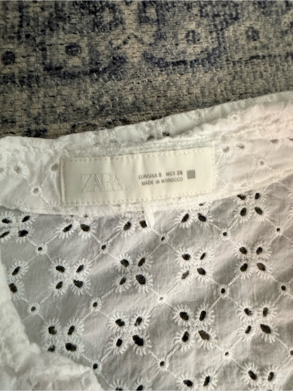 Zara Eyelet Set - Picture 3 of 4